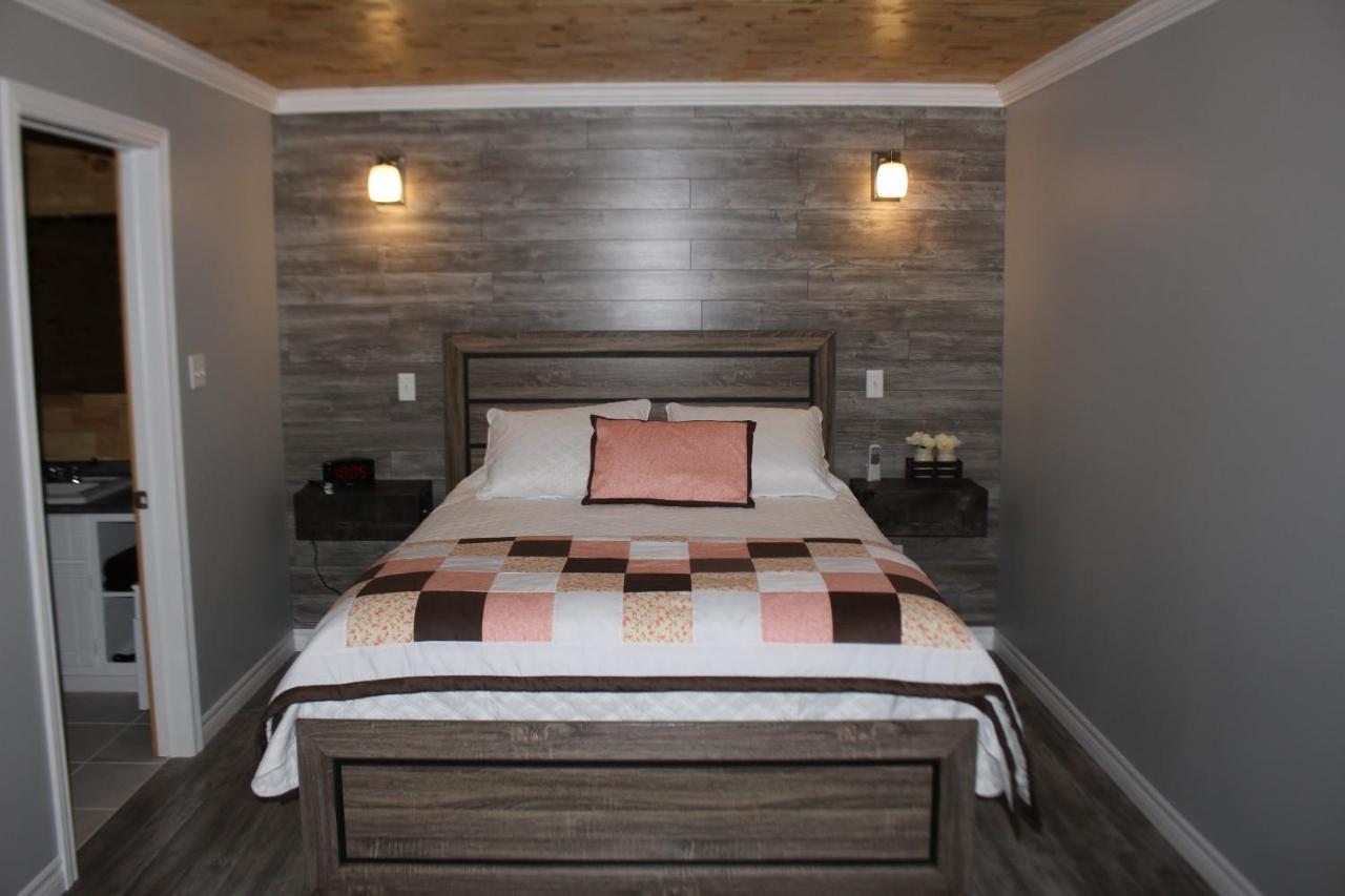 & Taylor's Crafts Motel 4*