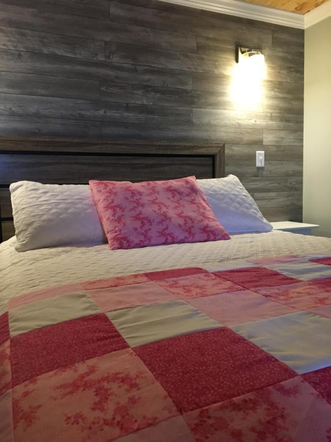 Motel & Taylor's Crafts 4*