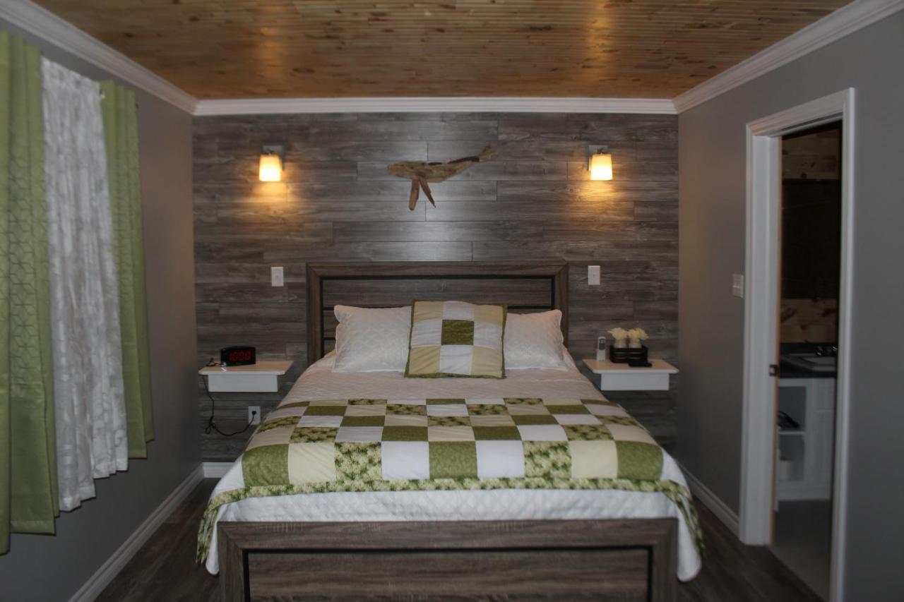 Motel & Taylor's Crafts