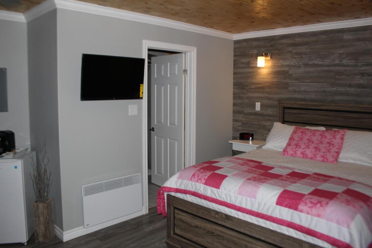 Motel & Taylor's Crafts 4*