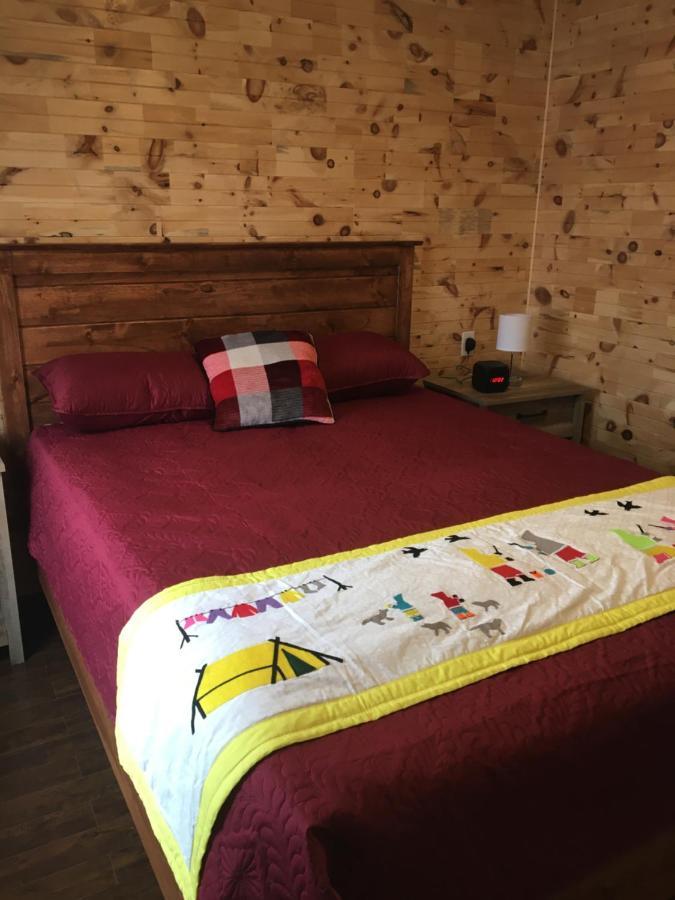 & Taylor's Crafts Motel
